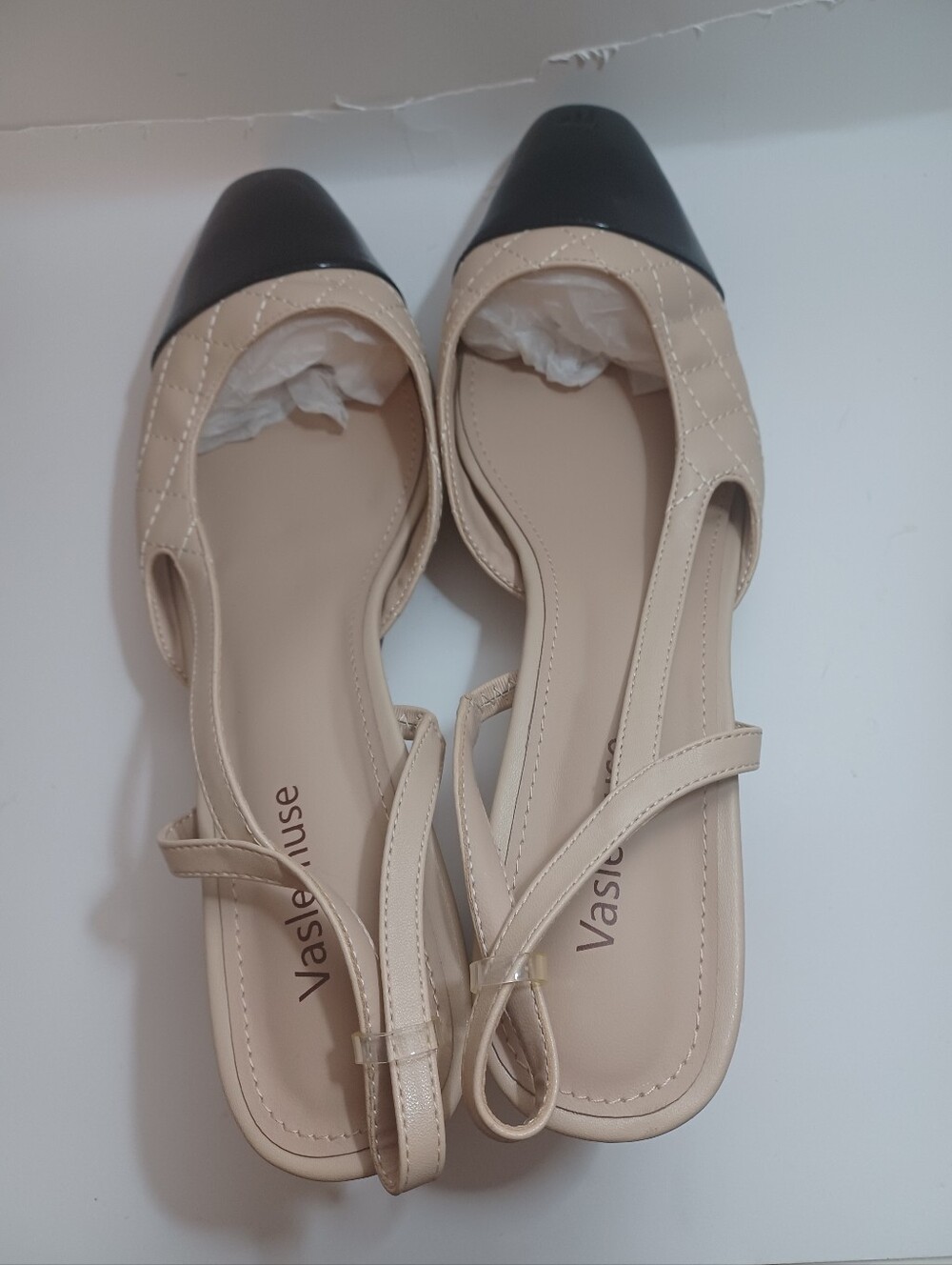 Valemuse Two-Tone Beige and Black Slingback Flats New Size 13M